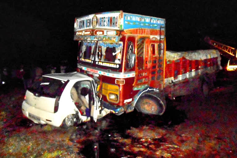 lorry and car accident in Kustagi