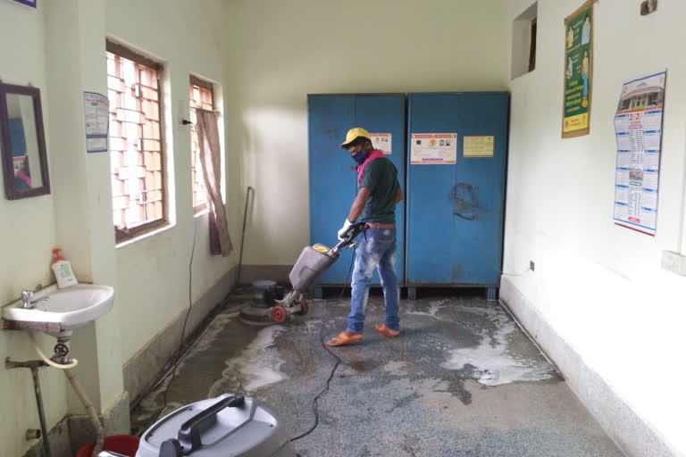 Cleanliness of work premises in Raipur Railway Division