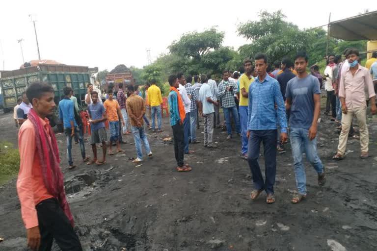 Dumper driver and owners strike ended in jamtara, Jamtara Railway Siding, news of Jamtara Chitra Colliery, जामताड़ा में डंपर चालक और मालिकों की हड़ताल खत्म, जामताड़ा रेलवे साइडिंग, जामताड़ा चितरा कोलियरी की खबरें