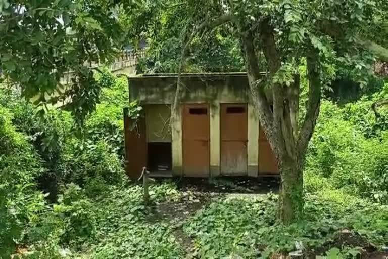 community toilet unused at kanksa