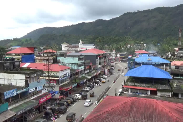 Police tighten traffic restrictions in Adimali  അടിമാലിയിൽ പൊലീസ് ട്രാഫിക് നിയന്ത്രണങ്ങൾ കർശനമാക്കി  പെലീസ് നിയന്ത്രണങ്ങൾ കർശനമാക്കി  അടിമാലിയിൽ കർശന പൊലീസ് നിയന്ത്രണം  Police tighten traffic restrictions  tighten traffic restrictions in Adimali