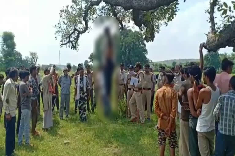 body of a person found hanging on a tree in shivpuri