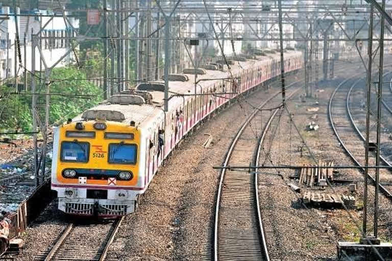 Amid Covid-19 outbreak, Western Railway to increase Mumbai local services to 500