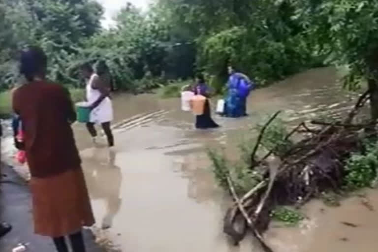 Rising water level in Gandikota reservoir-Villagers evacuating houses