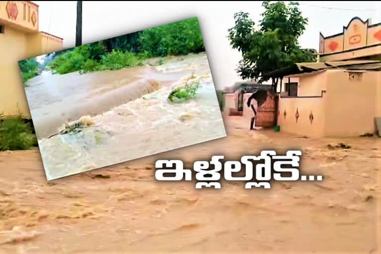 heavy rains in parigi and rain water entering in to houses