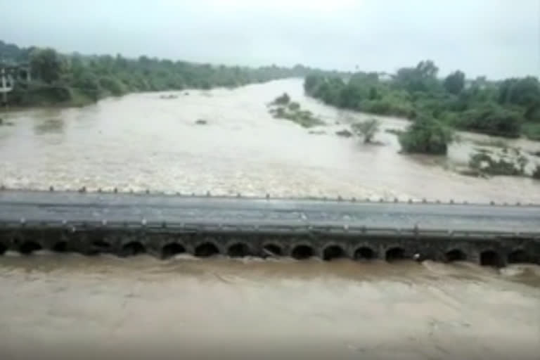 వర్షాలతో నిండకుండలా మారిన ప్రాజెక్టులు