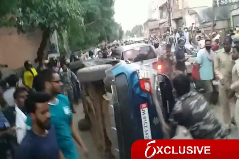 Angry policemen crush car after accident in ranchi