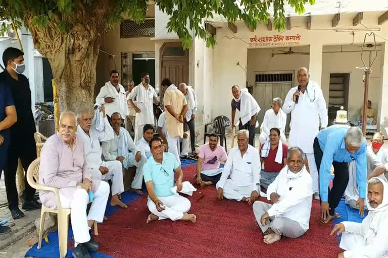 farmers and adhati protest against agriculture ordinence in palwal