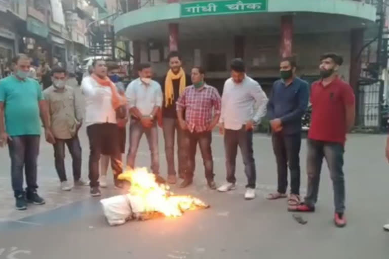 BJYM protest against congress leader Adhir Ranjan Chaudhary in hamirpur