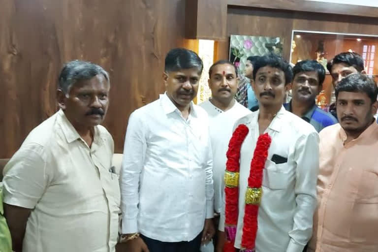 20 leaders joined jds party in chintamani