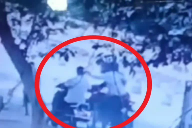 Chain Snatching Incident in CCTV in Indirapuram Ghaziabad