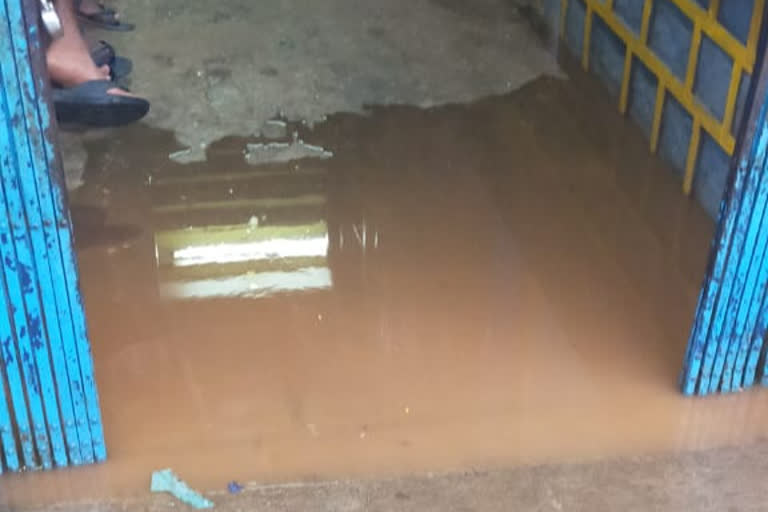 Rain Water rushed to homes in hubli