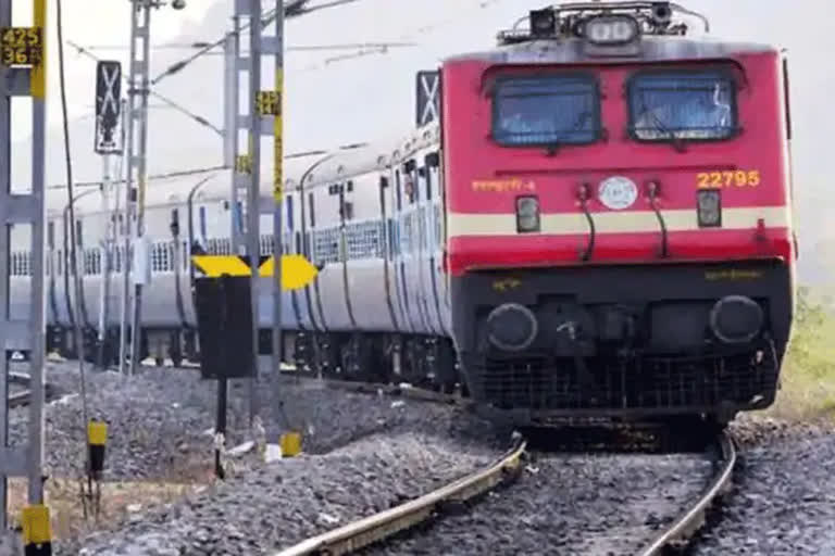 بھارت نے نیپال کو دو جدید ٹرینیں سونپی