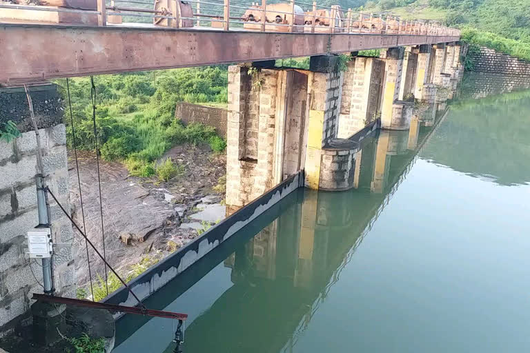 The water level of Kalyanapulova reservoir has reached dangerous levels due to heavy rains.