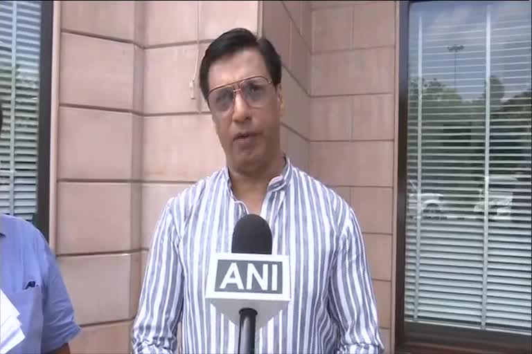 madhur bhandarkar met cm yogi