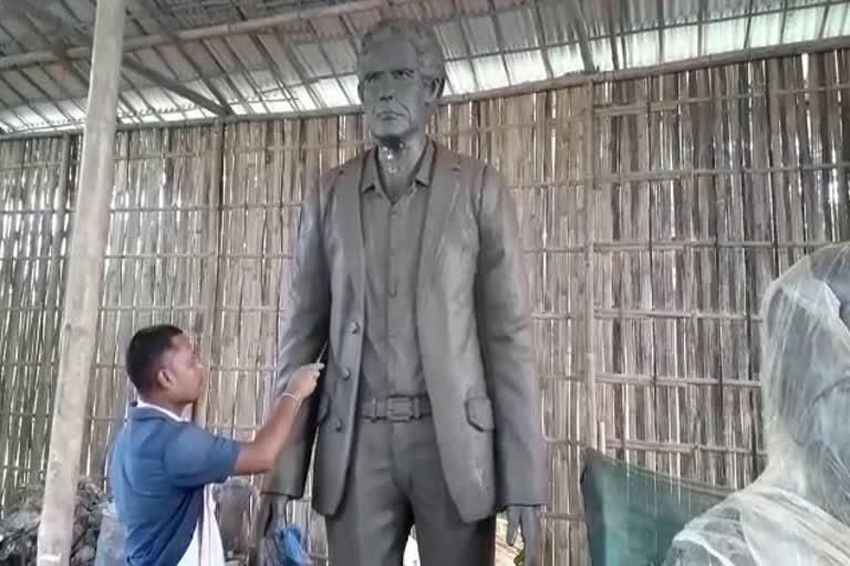 Assam: Moran sculpture Artiste Chandan Gogoi