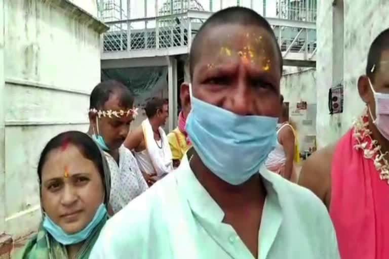 dhullu mahto reaches deoghar baba temple, देवघर के बाबा मंदिर पहुंचे बाघमारा विधायक ढुल्लू महतो