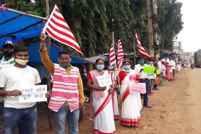 tribal-community-formed-human-chain-to-demand-sarna-dharma-code-in-ranchi