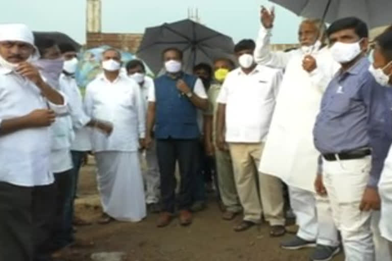 peddapalli mp venkatesh netha inspected farmer's platform constriction in manchirial district