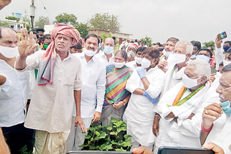 congress leaders visit kurmiddha village in rangareddy