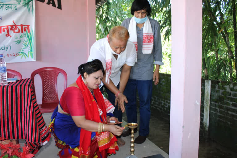 A workshop on handicrafts is held at Bishwanath