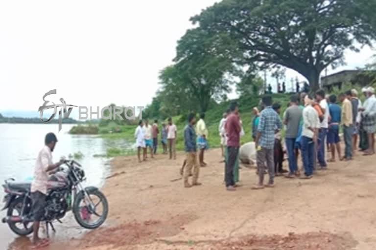 Two youths washed away in Thungabhadra river