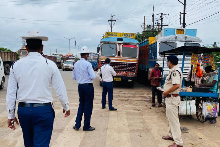 raipur traffic police action