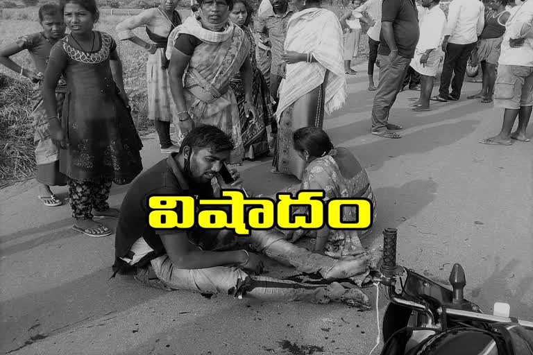 8-month-pregnant woman died in road accident in nizamabad district