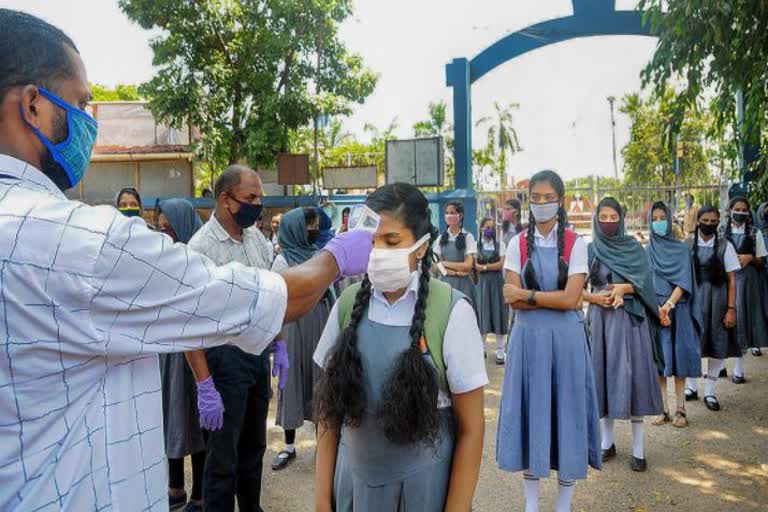 How was the first day of school opening in Bhopal after lockdown