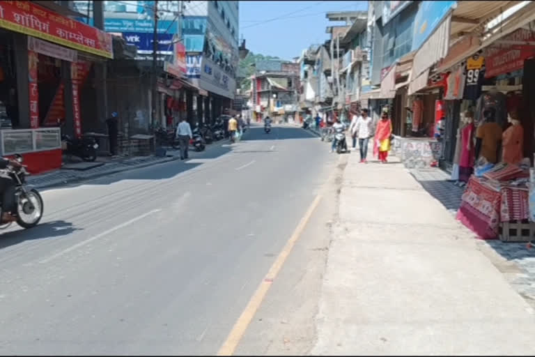 Incomplete construction of footpath from bus stand to Nadaun Chowk in Hamirpur city