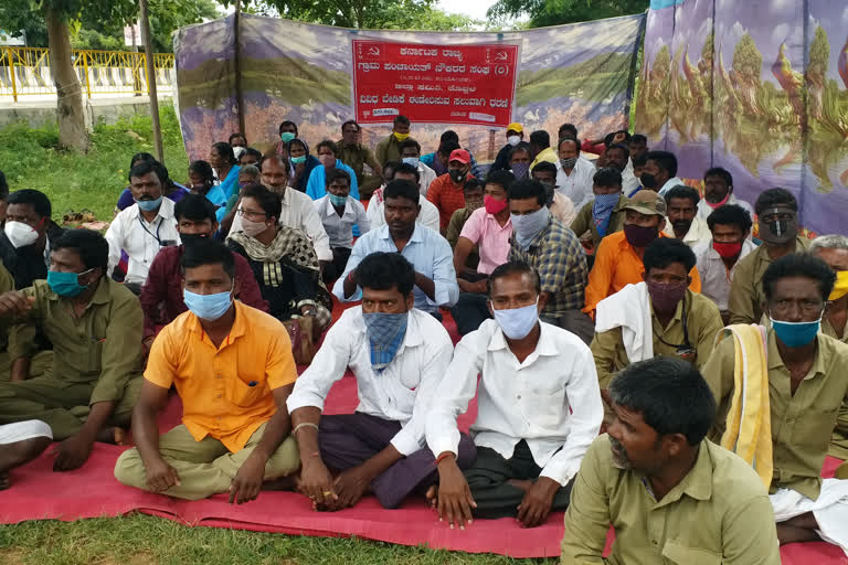 Grama Panchayat staffs protest in koppala