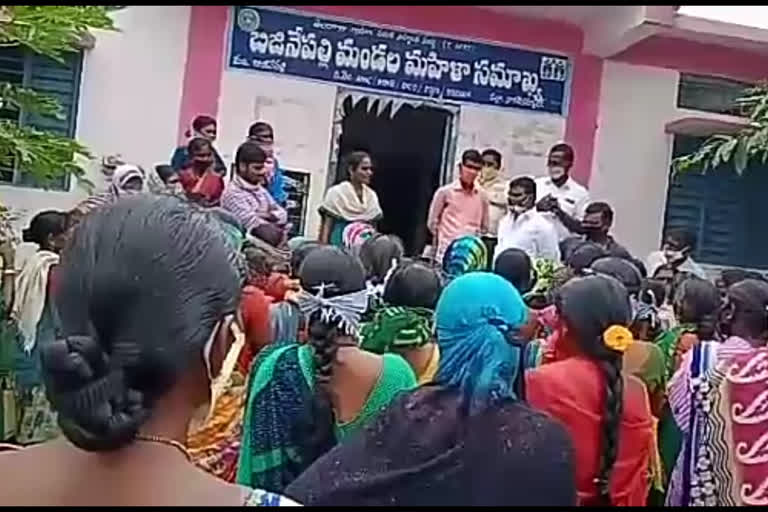 Women's dharna on the premises of the Mandal Women's Federation office