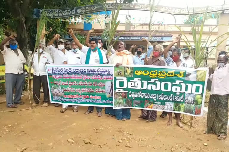 Farmers who lost lands in the construction of the Greenfield National Highway