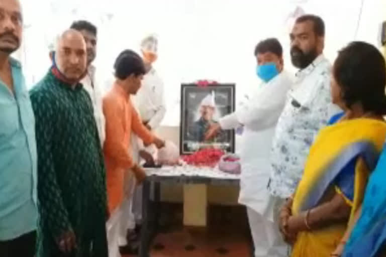 EX MLC Ramulu Naik Pays Tribute To Konda Laxman Bapuji