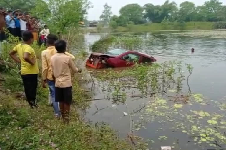 A high speed car entered the pond