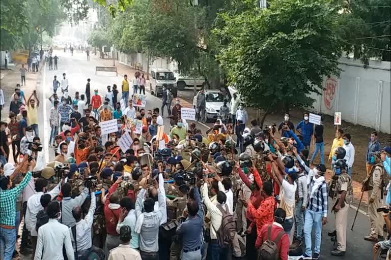 bjym proteste front of vivek tankha house