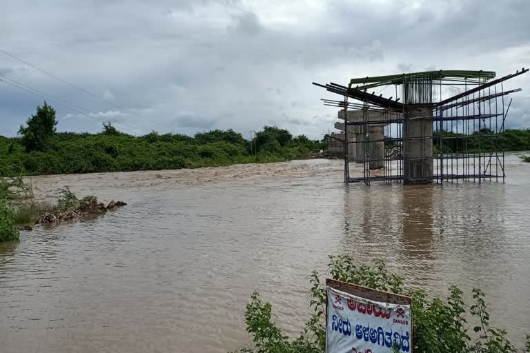 Flood in the Doni River: Talikoti-Hadaginala road disconnection