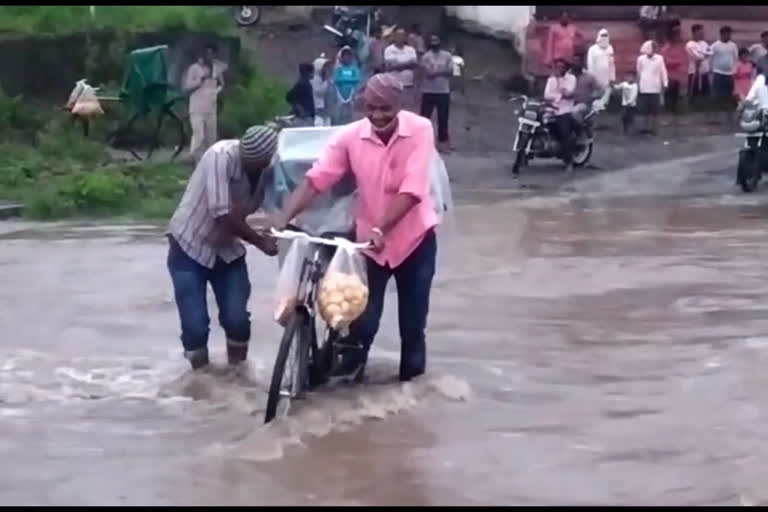 Due to heavy rains, the canal turned into a river