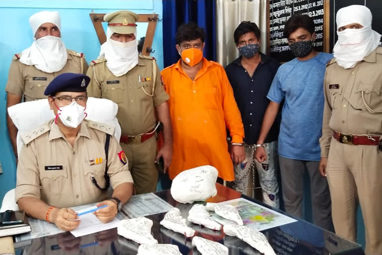 Amroha police arrested three criminals with illegal weapons