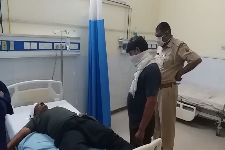 bhilwara police hit a man on head,  police hit a man for not wearing mask