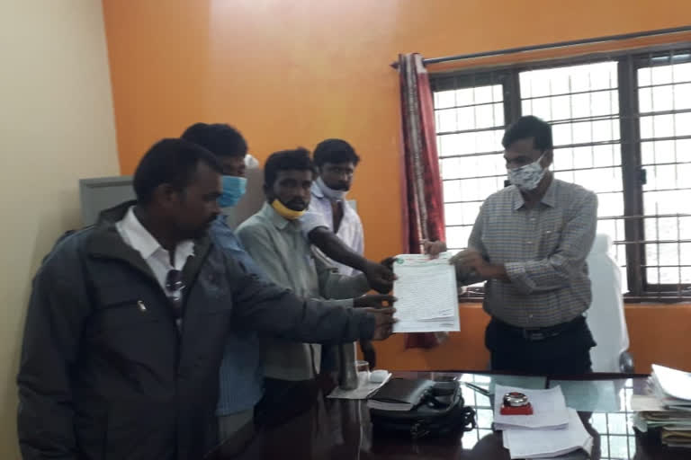 Vettichakiridar's request to MRO to grant release documents