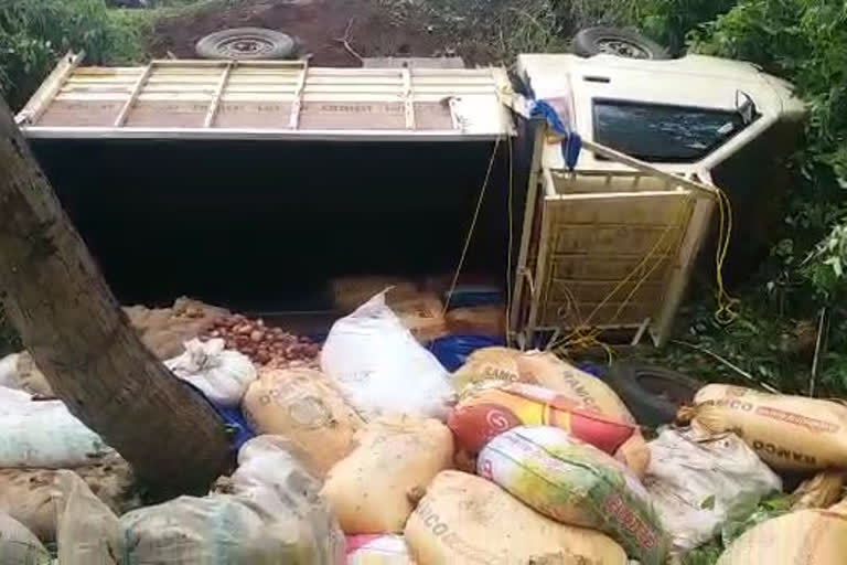 Van with smuggling ration rice met an accident