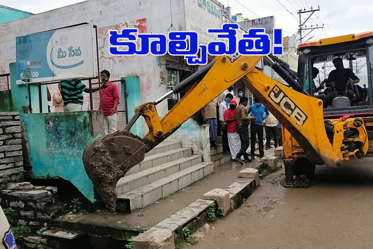 Alampur Municipal Officers dsimental Illigal Shops on Jogulamba vaagu