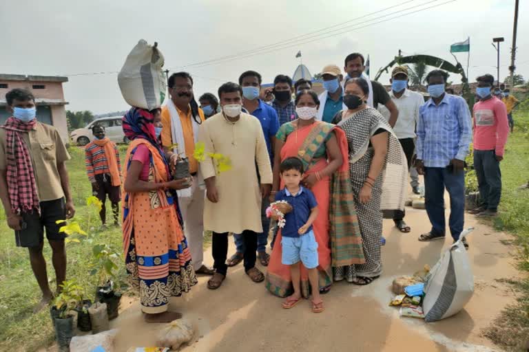 Ekta Parishad distributed ration to the people of Pando tribe in korba