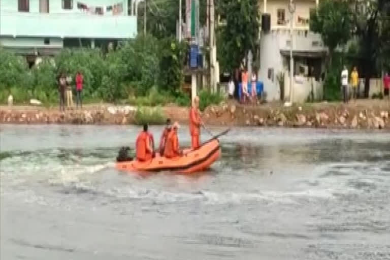 man-washed-away-into-hyderabads-saroornagar-tank-in-heavy-rains-body-recovered-20-hours-later