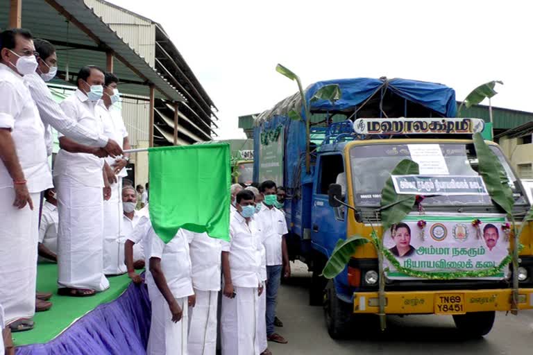 கொடியசைத்து வாகனங்களை தொடங்கி வைக்கும் அமைச்சர் செங்கோட்டையன்