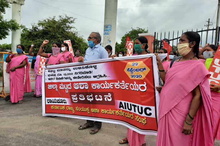 Karnataka state asha activists protest in raichur