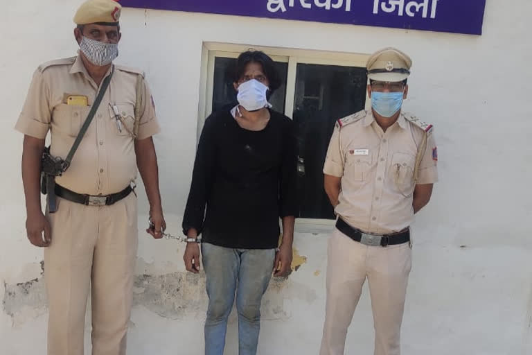 Delhi Police arrested a thief in Chawla