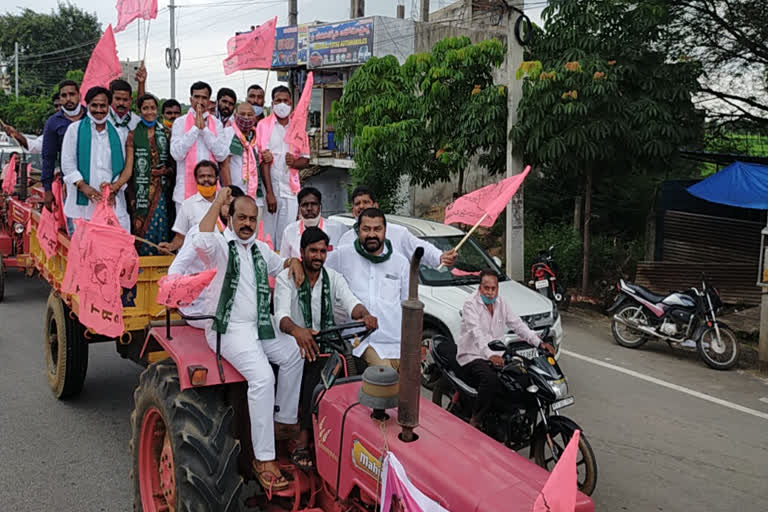 trs tractor rally in siddipet against central agriculture bill