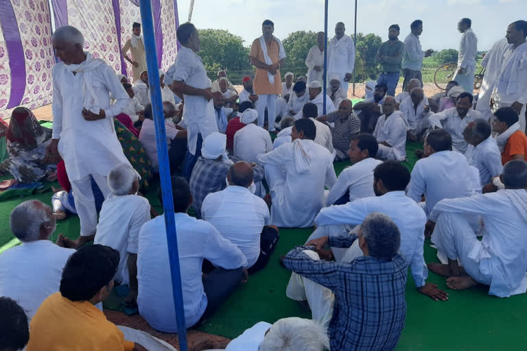 Farmers protest continue for 6th day on demand for equal compensation on Delhi-Meerut Expressway